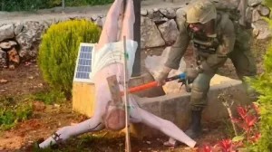 Израильский солдат в Ливане разбил кувалдой статую Иисуса