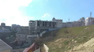 В Севастополе решили судьбу незаконных многоквартирников на улице Восточной