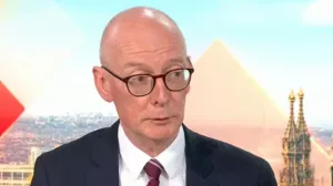 Британский министр смог семь раз подряд не ответить на прямой вопрос в интервью