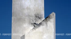 Повреждённый символ Севастополя обследуют альпинисты