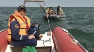 Трёх крымских рыбаков едва не унесло в Азовское море из-за сломавшегося мотора