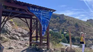 Доступ к Большой Севастопольской тропе с набережной Балаклавы временно перекрыт большой стройкой 