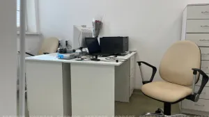 В каждом британском офисе есть человек, который прячется в туалете