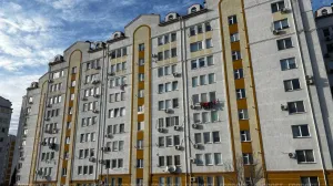 В восьми крупных городах России подешевело жильё