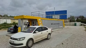 В Севастополе вместо торгового центра построили автозаправку