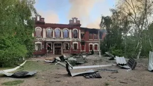 Девушек, погибших при ударе по колледжу в Старобельске, хоронят в свадебных платьях