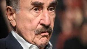 Актёр Леонид Каневский стал мемом за границей благодаря корейской художнице