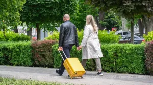Отдыхающие не отказываются от намерений приехать в Крым на отдых — но принимают решение в последний момент.