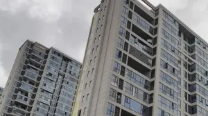 Смерч вытащил мужчину из квартиры на 12-м этаже