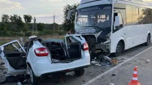 Три человека погибли в ДТП с рейсовым автобусом на трассе в Крыму