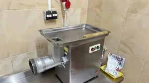 В Севастополе девушке ампутировали четыре пальца после работы на мясорубке