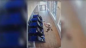 В Алуште местный житель разгромил кувалдой банкоматы 