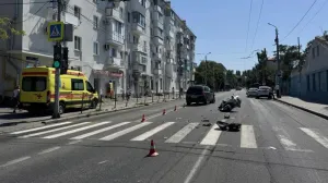 В центре Севастополя авто и мотоцикл не поделили дорогу 