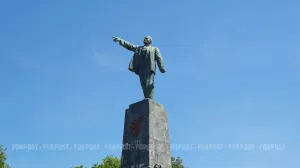 Коммунистам запретили агитацию с памятником Ильичу