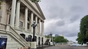 В Севастополе суд повторно отменил контракт на реставрацию театра Луначарского