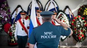Севастополь простился с погибшими при детонации дрона пиротехниками МЧС 