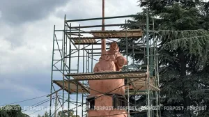 Памятник подводникам в Севастополе снова окружит вода