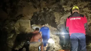 В Крыму спасатели эвакуировали женщину, упавшую со скалы на Генеральских пляжах