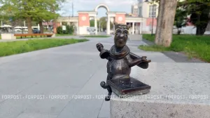 В Симферополе снова похитили бронзовую пчелу-шахматиста