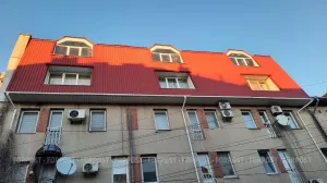 Сначала компенсация за окна, теперь их снос: парадокс мансарды на Вакуленчука