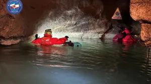Четверых туристов заблокировало водой в одной из крымских пещер