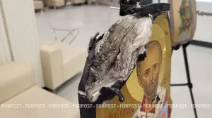 В Севастополе прошла необычная выставка: иконы на посеченных осколками бронепластинах