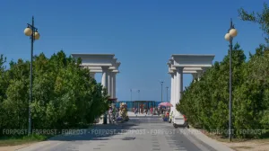 В Севастополе суд обязал снести самовольную постройку у входа в парк Победы