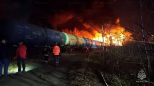 Горящий поезд и раненые пассажиры — сразу два ЧП случились на железных дорогах России 