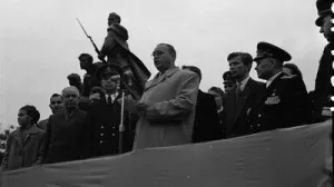 63 года назад в Севастополе торжественно открыли памятник героям-комсомольцам