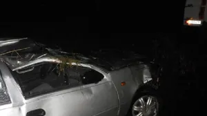Крымские спасатели подняли упавший с моста автомобиль