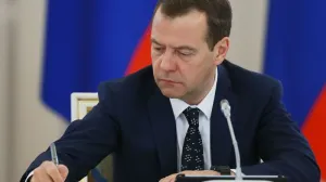 Медведев выделил Севастополю полмиллиарда рублей