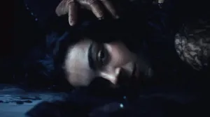 Как Charli XCX переосмысляет «Грозовой перевал» в своём новом эффектном альбоме