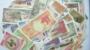 Учёные определили самые грязные деньги в мире