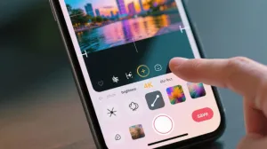 Смартфоны с ИИ — функциями догоняют по популярности фоторедакторы