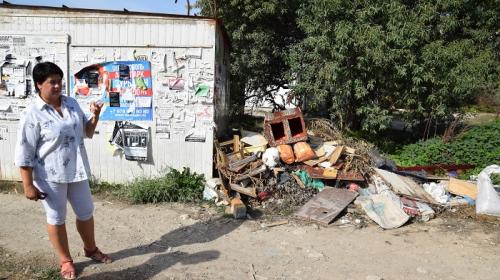 ForPost- Будущий сквер в Севастополе превращается в бомж–гетто и обрастает киосками