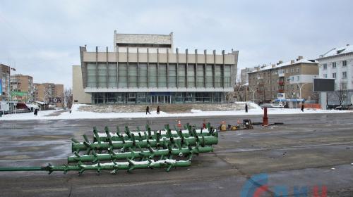 ForPost - Новогодняя елка впервые за 20 лет украсит луганский парк имени Горького