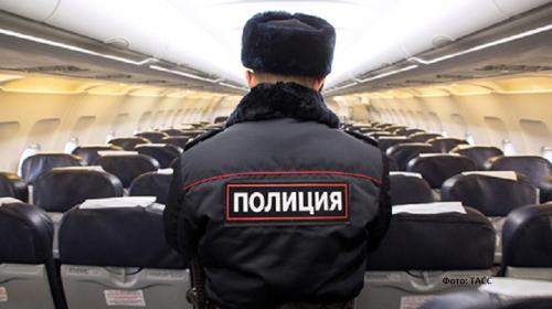 ForPost - В Кемерове с авиарейса сняли корчившего рожи пассажира 