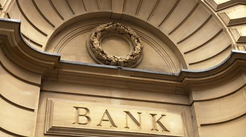 ForPost - Банки разделились на базовые и универсальные