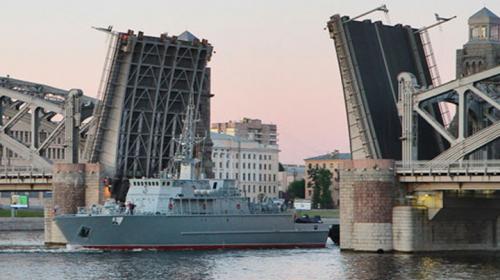 ForPost - Россия спускает на воду крупнейший в мире стеклопластиковый боевой корабль