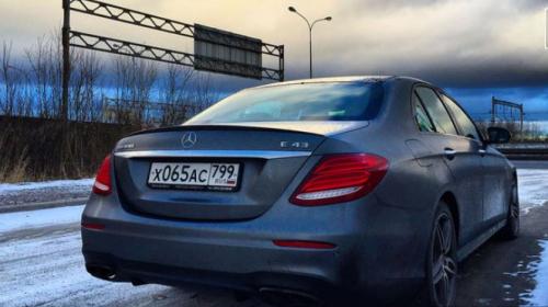 ForPost - Неизвестный угнал Mercedes во время тест-драйва в Москве