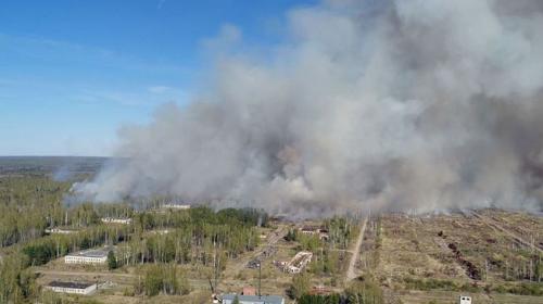 ForPost - Авиация продолжила тушение пожара на складе со снарядами в Удмуртии