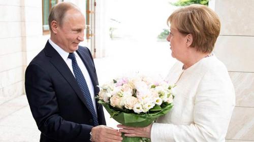 ForPost - Песков заявил, что Путин и Меркель затронули тему миротворческой миссии на Украине
