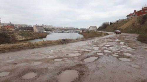 ForPost- Обещанный ремонт самой убитой дороги Севастополя затягивается