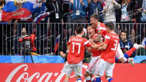 ForPost - Сборная России выиграла в матче открытия чемпионата мира по футболу