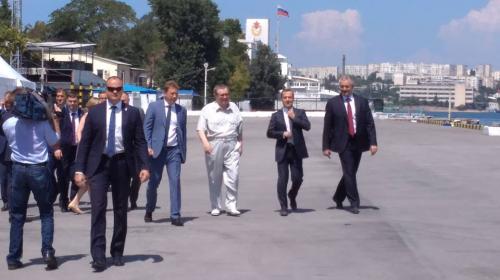 ForPost- Медведев открыл морское сообщение между Севастополем и Ялтой