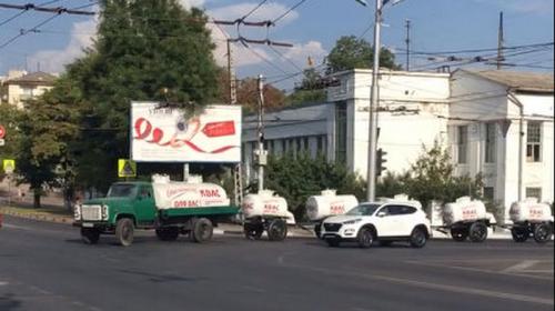 ForPost- По Севастополю запустили 20-метровый автопоезд с квасом