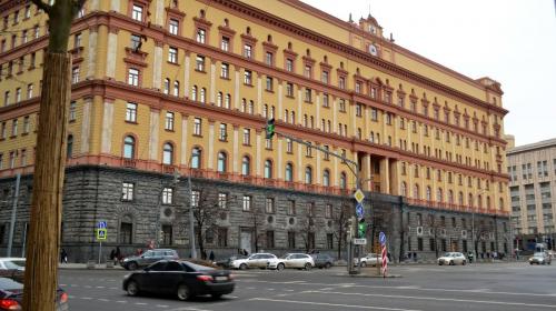 ForPost - В Москве задержали двух мужчин, закидавших яйцами здание ФСБ