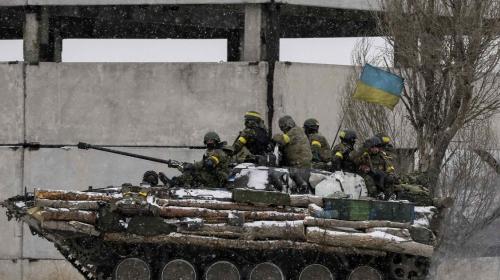 ForPost - Украинские силовики перебросили в Донбасс 60 танков и БМП, заявили в ДНР