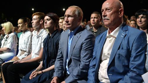 ForPost- Посмотрел спектакль и узнал о комплексе на мысе Хрустальном — что делал Путин в Севастополе