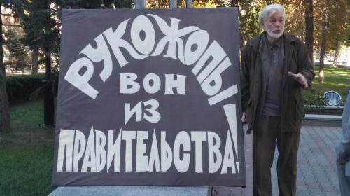 ForPost- В Севастополе одиночный пикет закончился дракой 